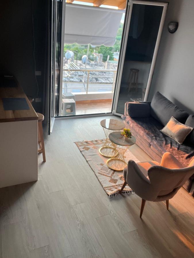Villa Yseni Orikum Eksteriør billede